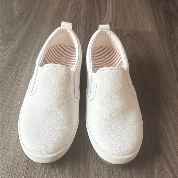 NWOT Taos Dandy Canvas Slip-On Sneakers - Size 8 - Picture 2 of 7